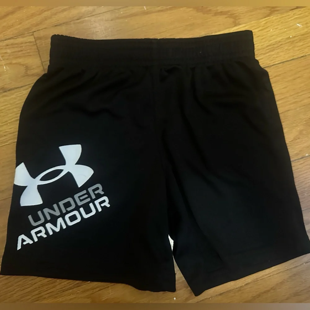 Under Armour shorts - Picture 2 of 5